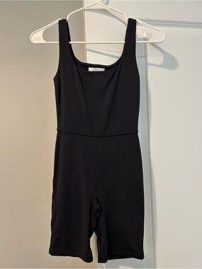 Aritzia Babaton Contour Square Neck Biker Short Bodysuit